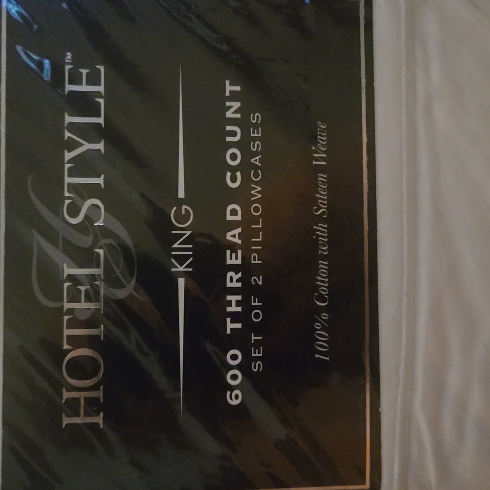 HOTEL STYLE KING 600 THREAD COUNT  SET OF 2 PILLOWCASES. BRAND NEW